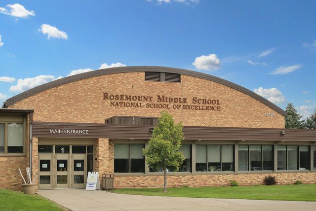 1055 Adamstown Drive, Rosemount, MN 55068