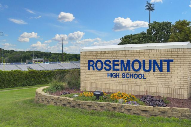 1055 Adamstown Drive, Rosemount, MN 55068