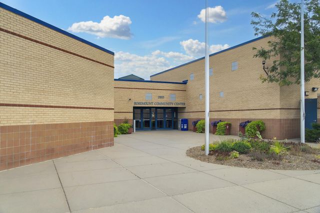 1055 Adamstown Drive, Rosemount, MN 55068