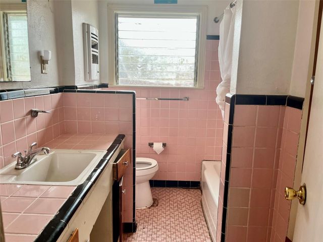 216 21st Avenue N, Texas City, TX 77590