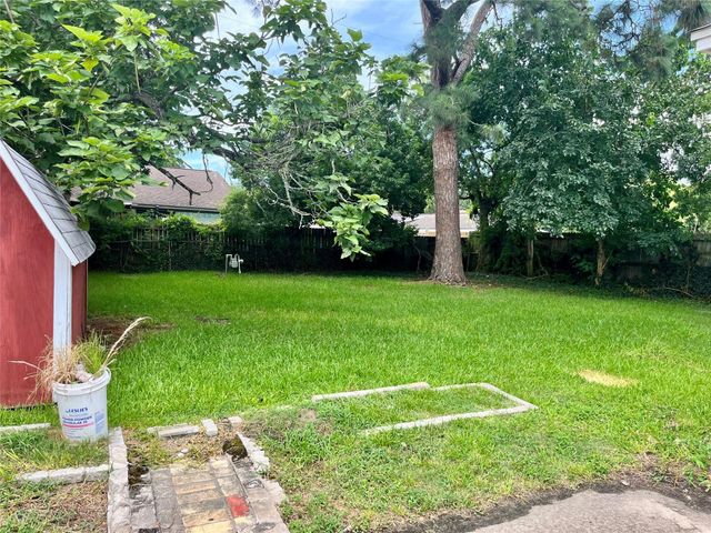 216 21st Avenue N, Texas City, TX 77590