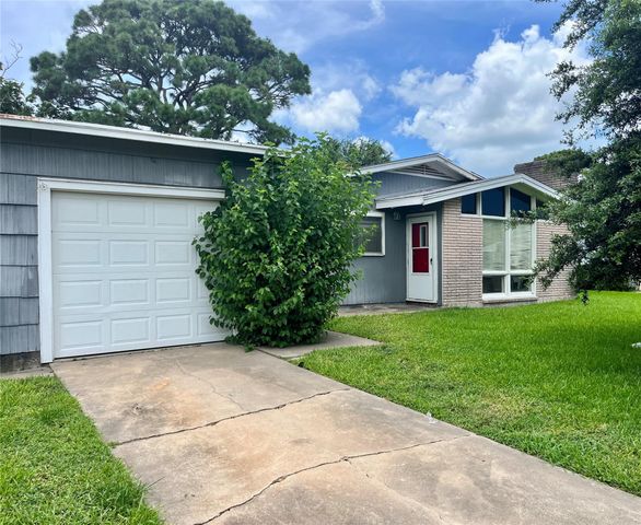 216 21st Avenue N, Texas City, TX 77590