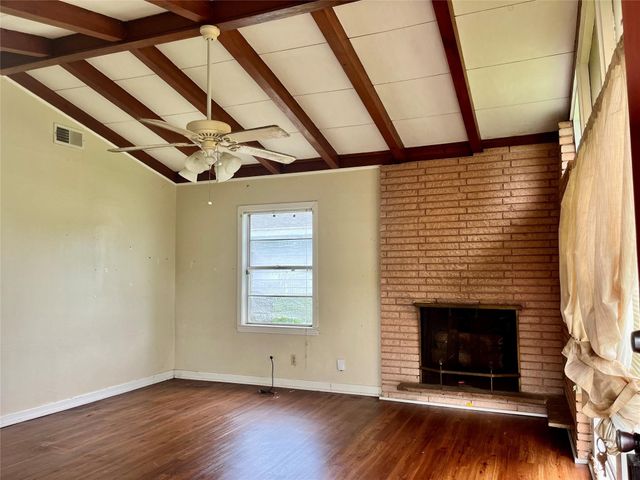 216 21st Avenue N, Texas City, TX 77590