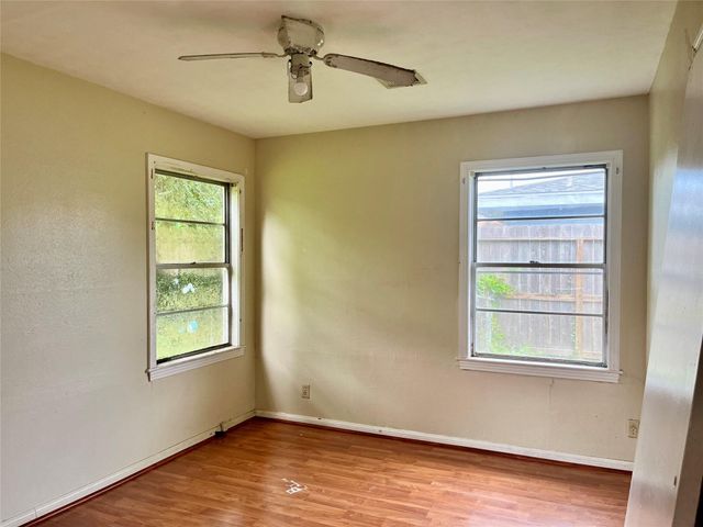 216 21st Avenue N, Texas City, TX 77590