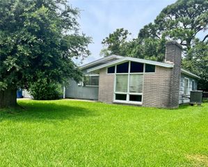 216 21st Avenue N, Texas City, TX 77590