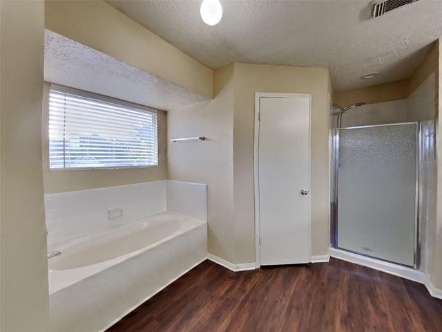 2908 Cambridge Circus, Pearland, TX 77581