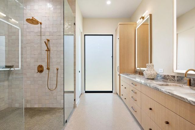 4 Westgate CIR, Austin, TX 78746