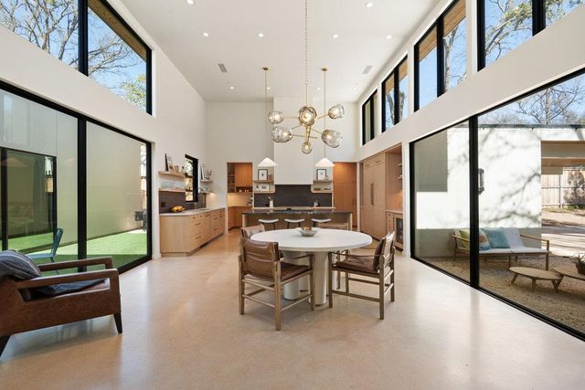 4 Westgate CIR, Austin, TX 78746