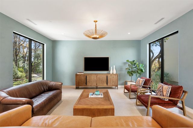 4 Westgate CIR, Austin, TX 78746