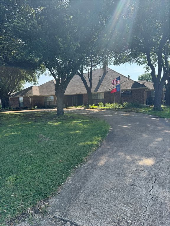 202 Suntide Drive, Sunnyvale, TX 75182
