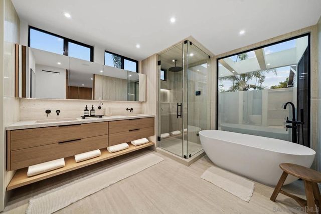 7376 Fay Ave, La Jolla, CA 92037