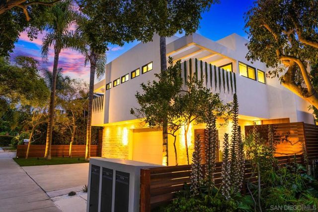 7376 Fay Ave, La Jolla, CA 92037