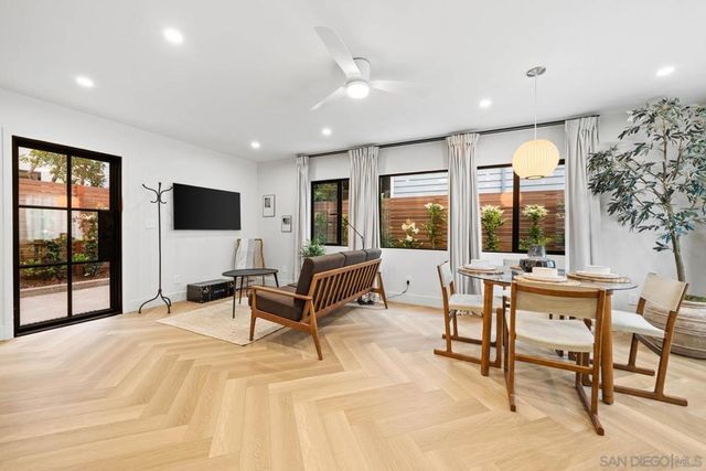 7376 Fay Ave, La Jolla, CA 92037
