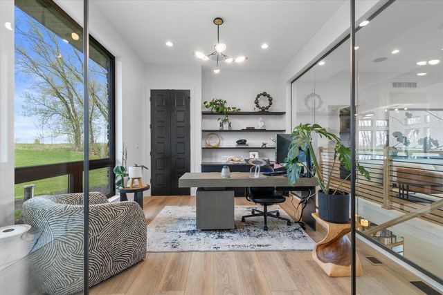 815 N English Settlement AVENUE, Burlington, WI 53105