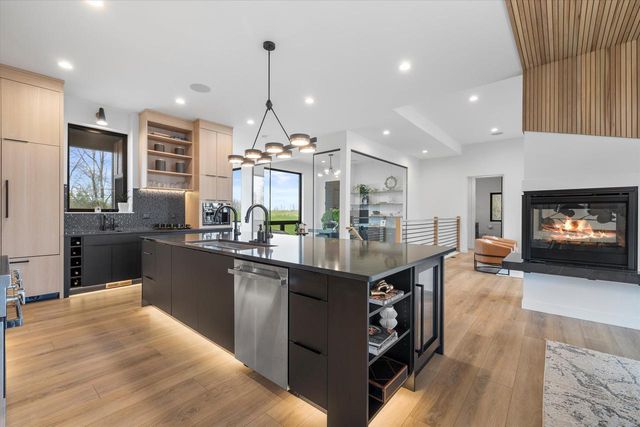 815 N English Settlement AVENUE, Burlington, WI 53105
