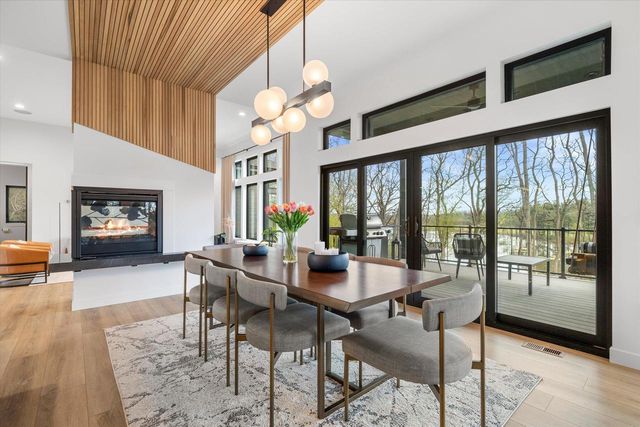 815 N English Settlement AVENUE, Burlington, WI 53105