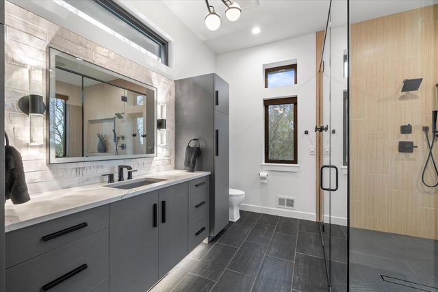 815 N English Settlement AVENUE, Burlington, WI 53105