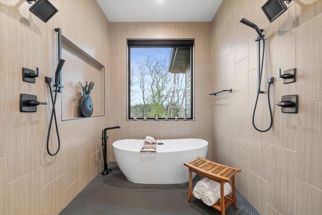 815 N English Settlement AVENUE, Burlington, WI 53105