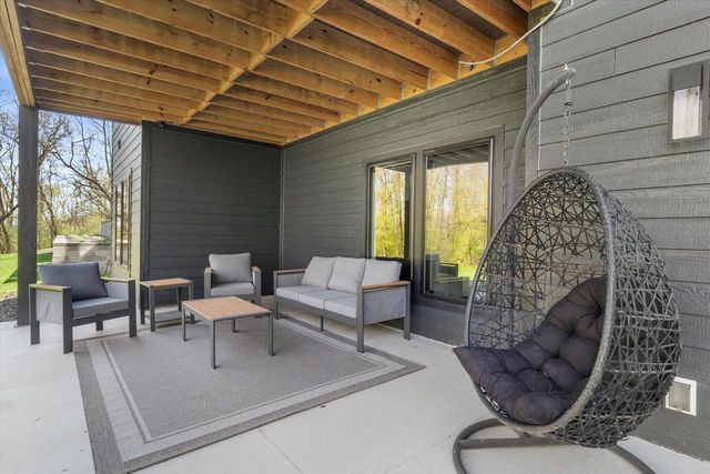 815 N English Settlement AVENUE, Burlington, WI 53105