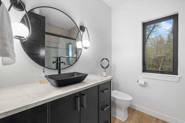 815 N English Settlement AVENUE, Burlington, WI 53105