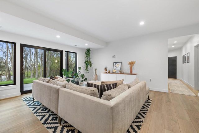 815 N English Settlement AVENUE, Burlington, WI 53105