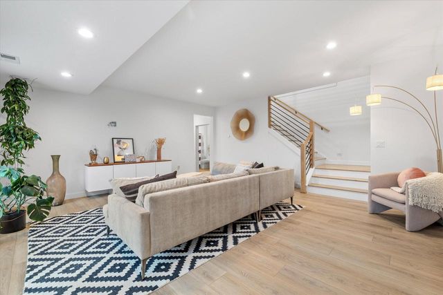 815 N English Settlement AVENUE, Burlington, WI 53105