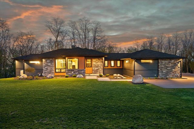 815 N English Settlement AVENUE, Burlington, WI 53105