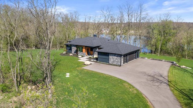815 N English Settlement AVENUE, Burlington, WI 53105