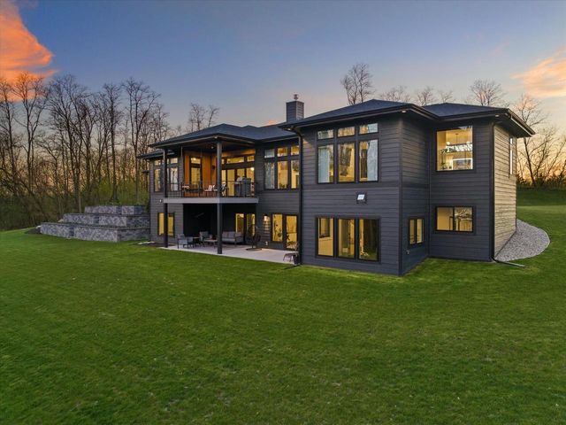 815 N English Settlement AVENUE, Burlington, WI 53105