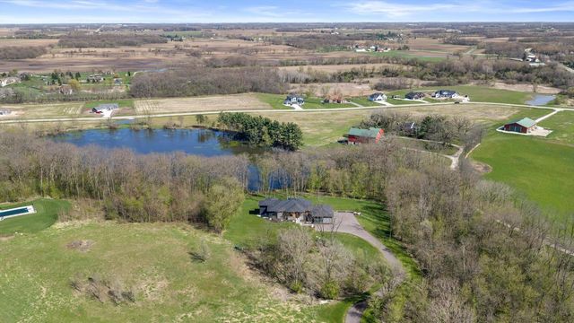 815 N English Settlement AVENUE, Burlington, WI 53105