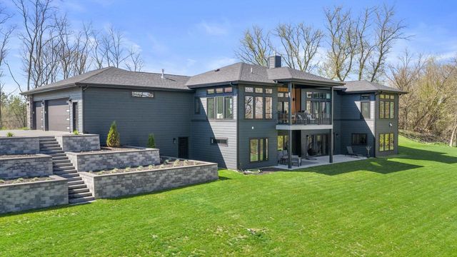 815 N English Settlement AVENUE, Burlington, WI 53105