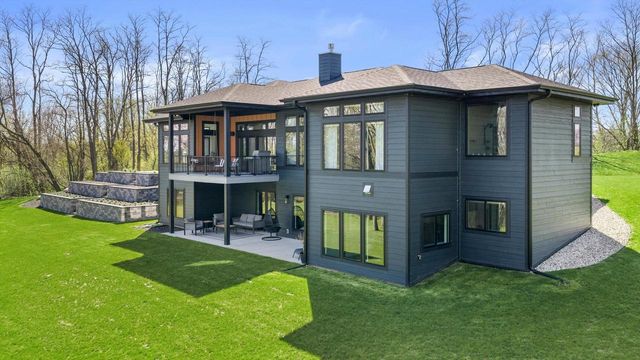 815 N English Settlement AVENUE, Burlington, WI 53105