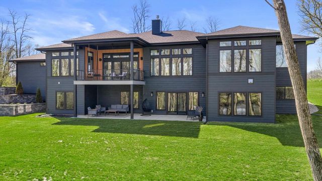 815 N English Settlement AVENUE, Burlington, WI 53105