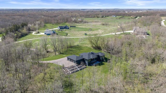 815 N English Settlement AVENUE, Burlington, WI 53105