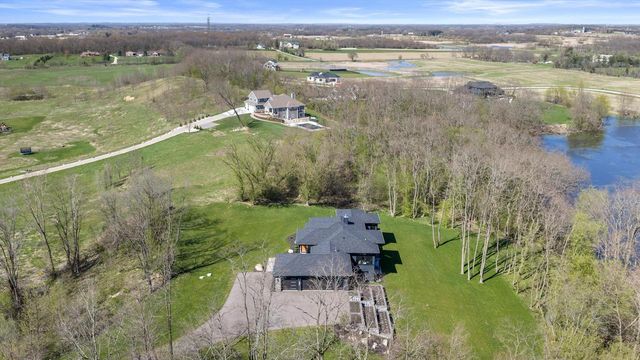 815 N English Settlement AVENUE, Burlington, WI 53105