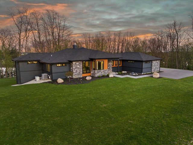 815 N English Settlement AVENUE, Burlington, WI 53105