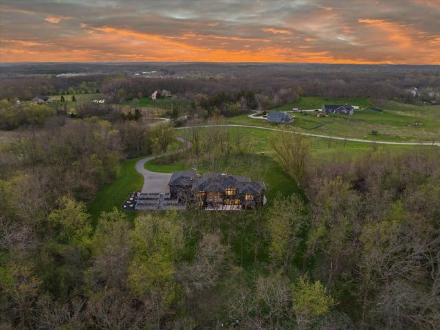 815 N English Settlement AVENUE, Burlington, WI 53105