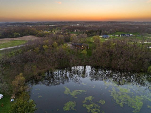 815 N English Settlement AVENUE, Burlington, WI 53105