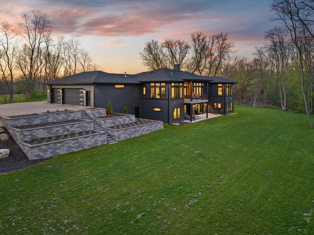 815 N English Settlement AVENUE, Burlington, WI 53105