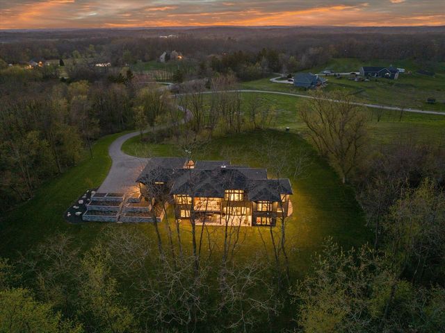 815 N English Settlement AVENUE, Burlington, WI 53105