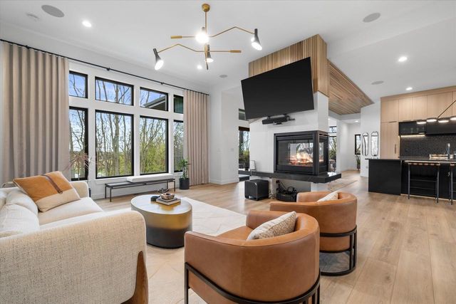 815 N English Settlement AVENUE, Burlington, WI 53105