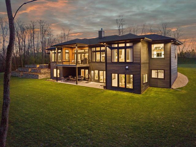 815 N English Settlement AVENUE, Burlington, WI 53105