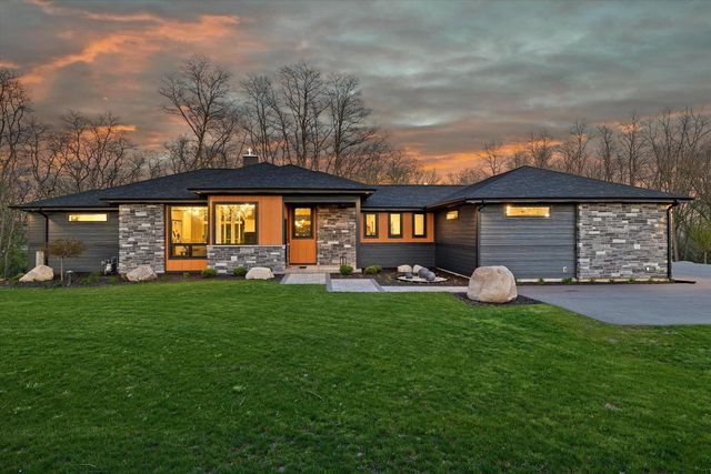 815 N English Settlement AVENUE, Burlington, WI 53105