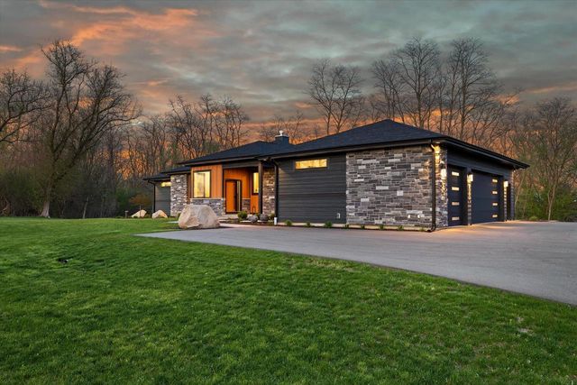 815 N English Settlement AVENUE, Burlington, WI 53105