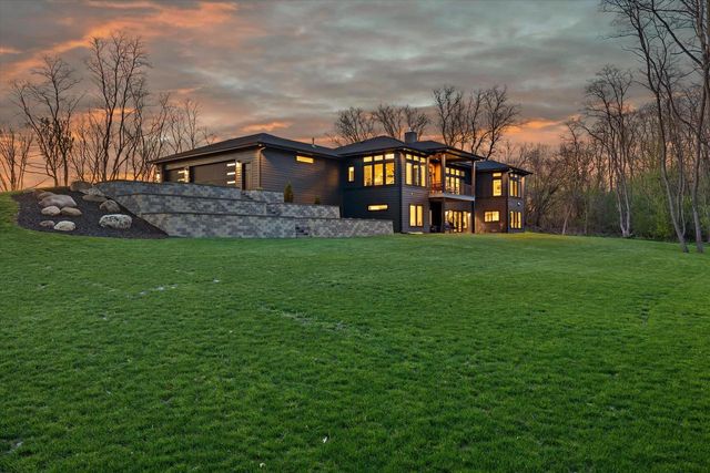 815 N English Settlement AVENUE, Burlington, WI 53105