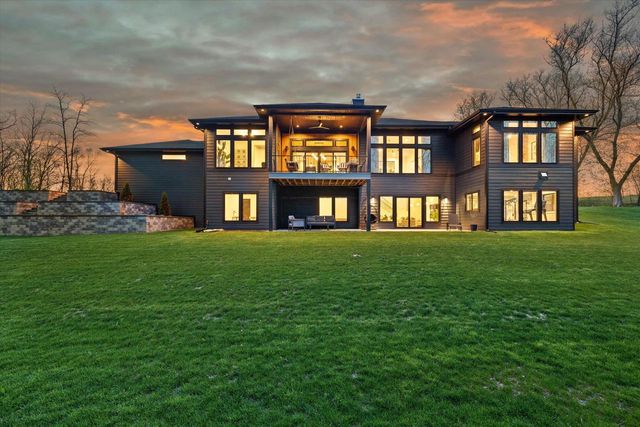 815 N English Settlement AVENUE, Burlington, WI 53105