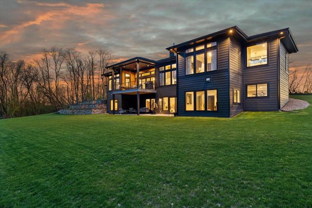 815 N English Settlement AVENUE, Burlington, WI 53105