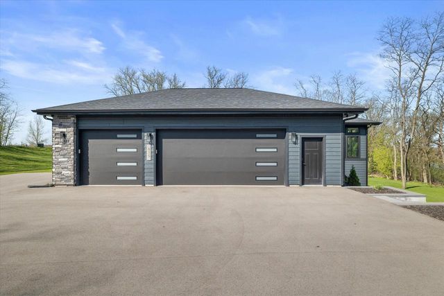 815 N English Settlement AVENUE, Burlington, WI 53105