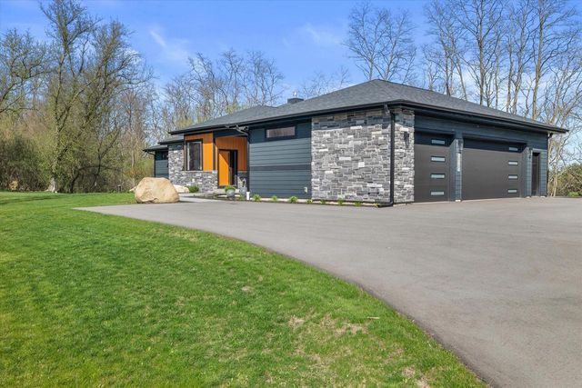 815 N English Settlement AVENUE, Burlington, WI 53105