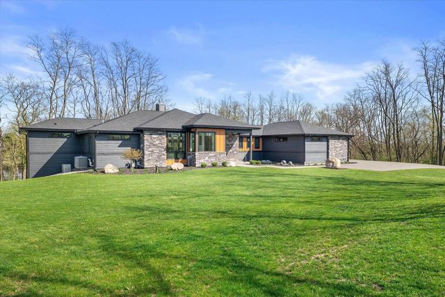 815 N English Settlement AVENUE, Burlington, WI 53105